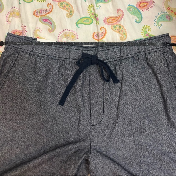 Banana Republic Men’s 7” Deck Shorts - Picture 11 of 12